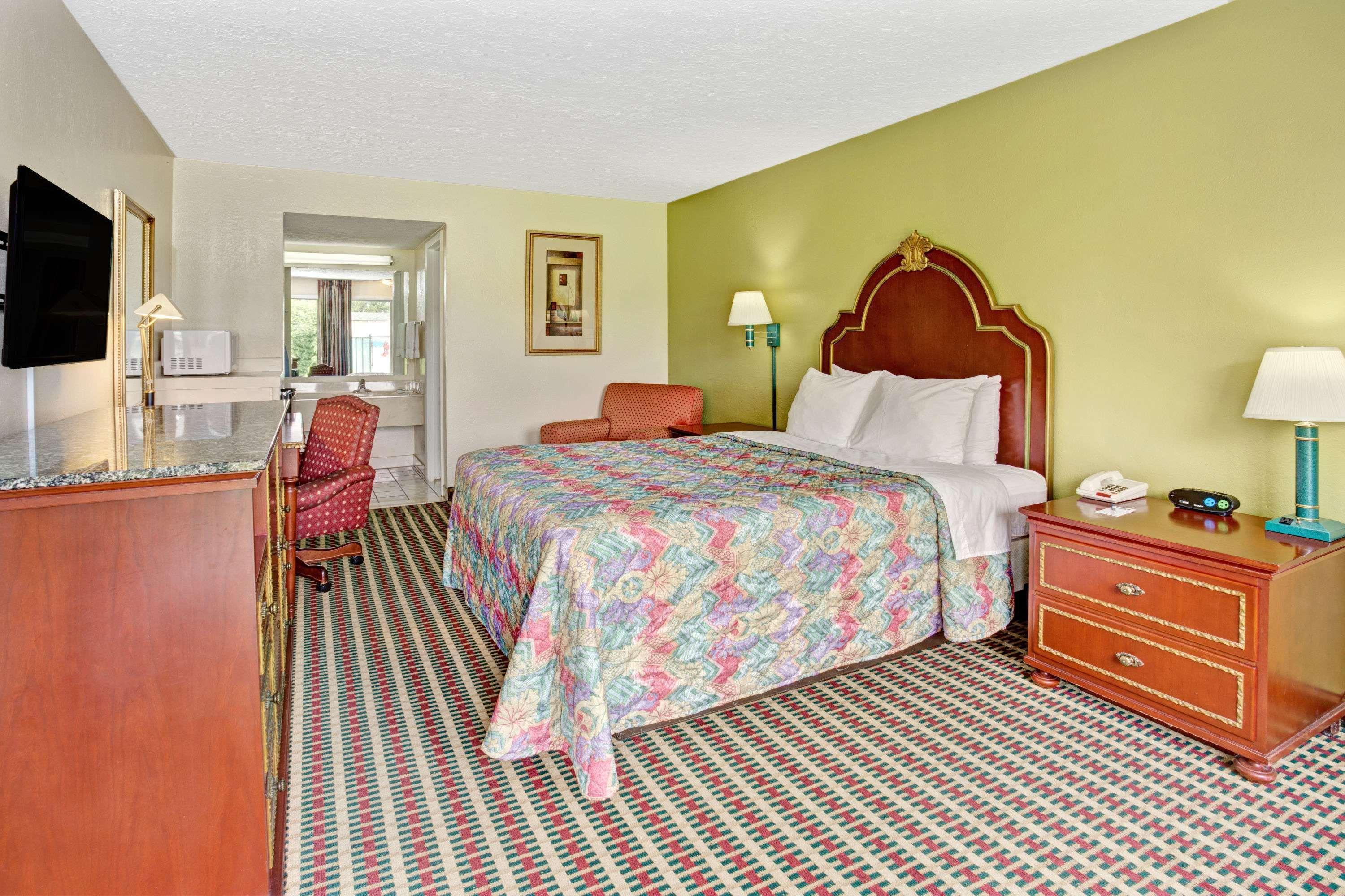 Travelodge By Wyndham Sellersburg Екстер'єр фото
